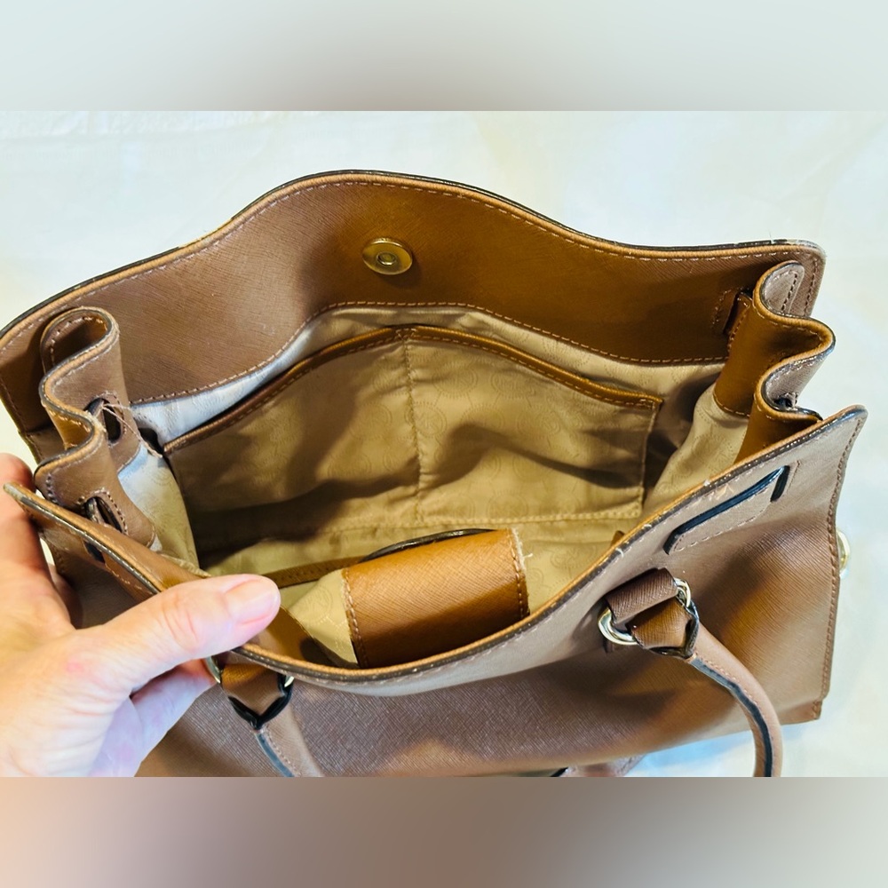Micheal Kors Hamilton Brown Leather HandBag bundles with Mk bracelet. - Picture 5 of 13